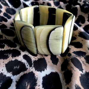 Chico’s Stretch Bracelet Green Gray Grey Resin Scalloped Bold Boho Awesome